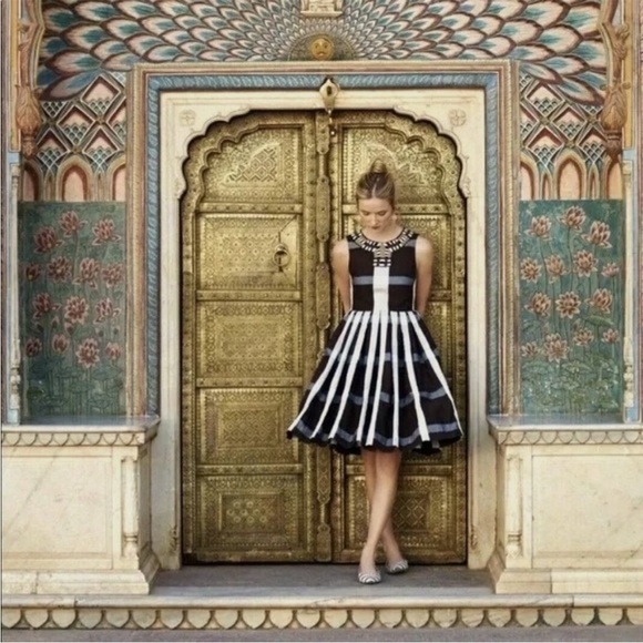 Anthropologie Dresses & Skirts - Anthro MaEVe Pleated dress